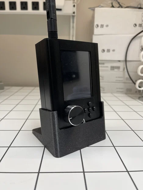 Đế dựng máy HackRF Portapack: Gọn gàng và tiện lợi cho dân công nghệ - Image 1