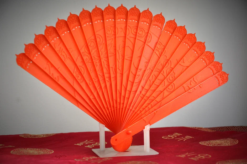 Quạt Xếp Trung Hoa kèm Hình Dê (In Liền Khối, Không Cần Lắp Ráp) - Image 1