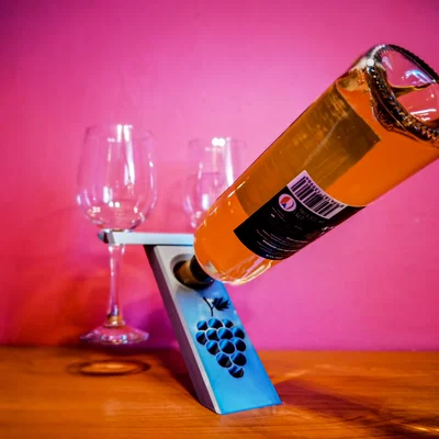 Giá đỡ chai rượu vang 3D độc đáo kèm kệ treo ly sang trọng