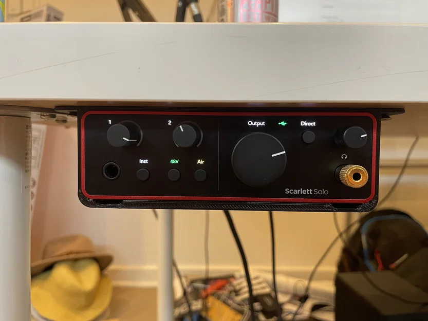 Giá treo dưới bàn cho Focusrite Scarlett Solo Gen 4 - Image 1