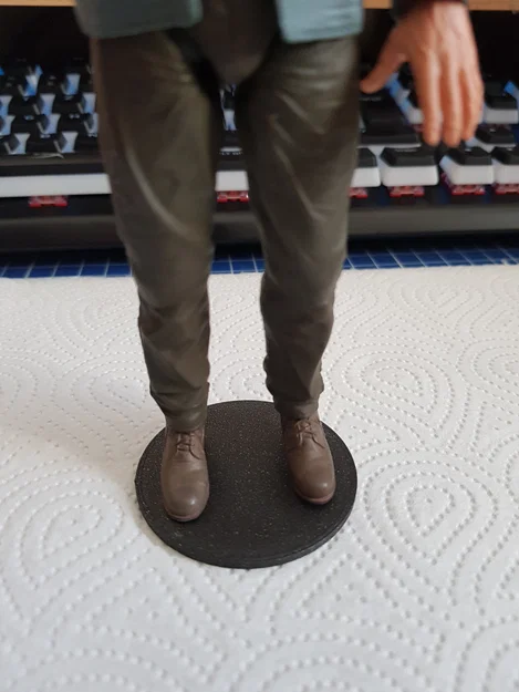 Đế trưng bày mô hình Neca Action Figure chắc chắn và tinh tế - Image 1