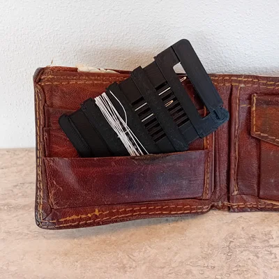 ThreadCard – Thẻ đựng kim & chỉ bỏ ví (print in place)