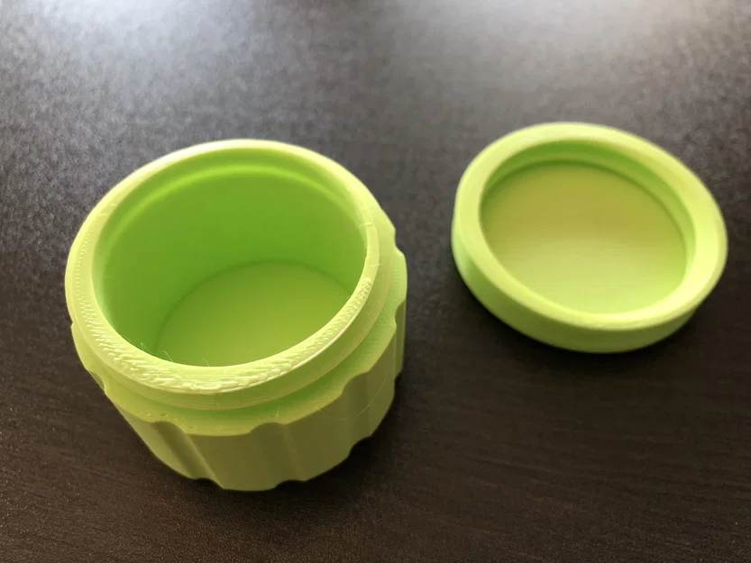 Hộp đựng đồ nhỏ gọn nắp vặn (Short Screw-Top Container) in 3D - Image 1