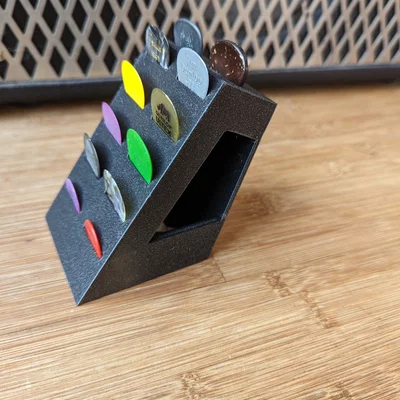 Hộp đựng plectrum (tùy chọn) có chỗ cho thumb pick