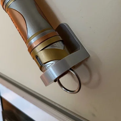 Giá treo tường lightsaber Savi's Workshop (treo chữ X)