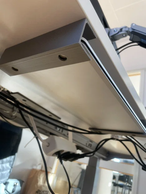 Giá treo laptop dưới gầm bàn tự in 3D gọn gàng tiện lợi - Image 1