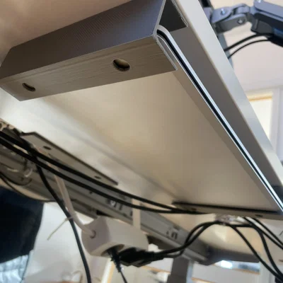 Giá treo laptop dưới gầm bàn tự in 3D gọn gàng tiện lợi