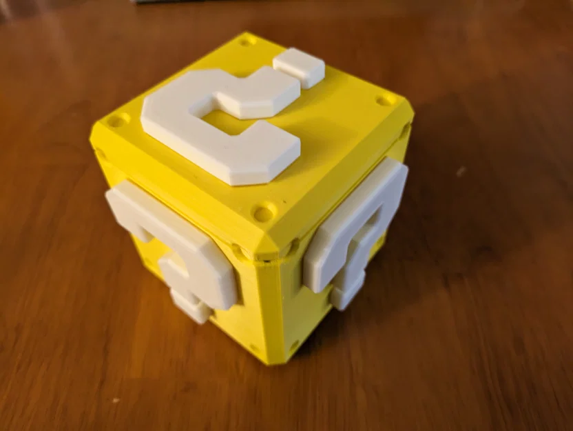 Mô hình hộp đựng đồ Mario khối Question Block có nắp nam châm 3x2 - Image 1
