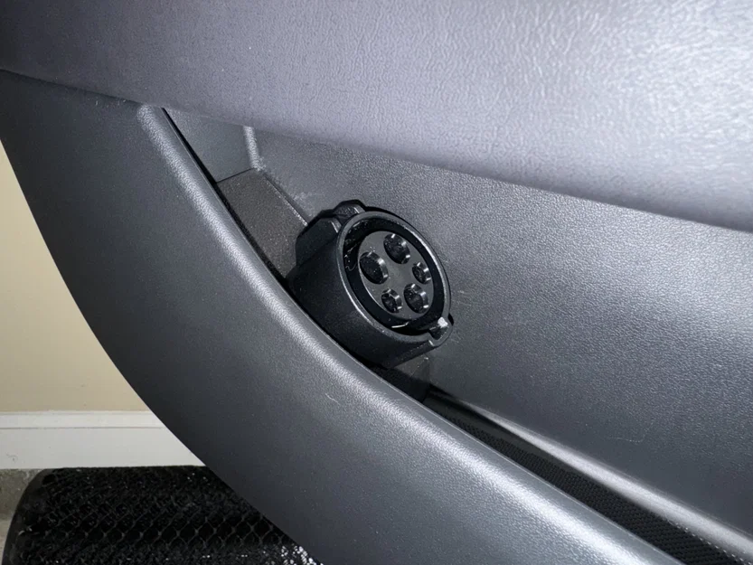 Dock adapter J1772 cửa tài xế Tesla Model 3 (gắn phía sau) - Image 2