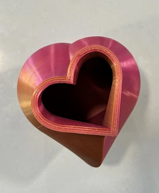 Bình hoa trái tim Valentine xoắn nhẹ - Image 1