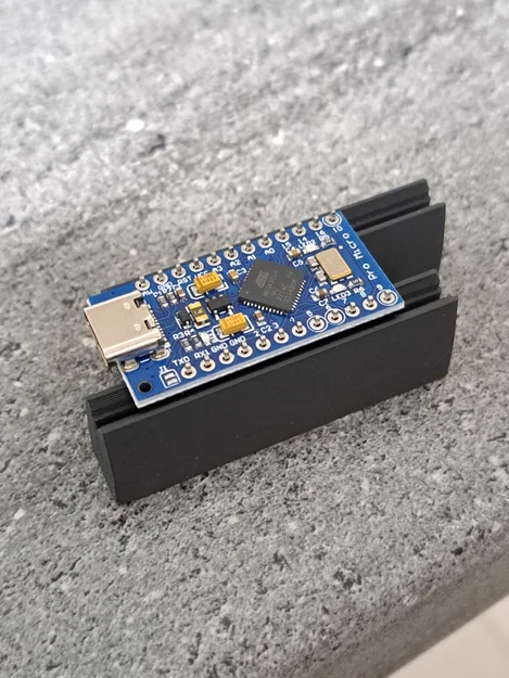 Kẹp giữ pin header để hàn (Pin header holder for soldering) - Image 1