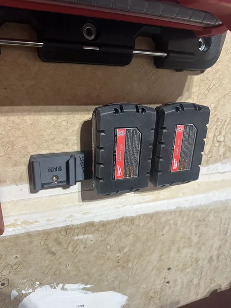 Giá treo pin Milwaukee M18 - Thiết kế tối ưu cho dòng High Output - Image 1