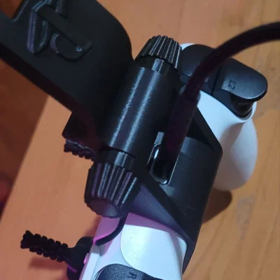 Ngàm gắn điện thoại PS5 DualSense tiện lợi có khe cắm cáp USB