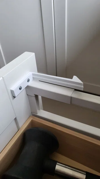 Khóa an toàn trẻ em 3D: Thiết kế bền chắc, dễ lắp đặt cho ngăn kéo tủ - Image 2