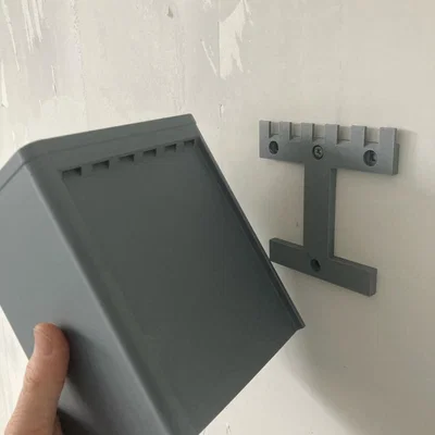 Thùng rác treo tường cho mẩu filament, có nắp tháo rời, dễ gỡ khỏi tường