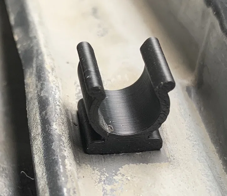 Kẹp giữ thanh chống nắp capo xe Nissan Navara D40 in 3D - Image 1