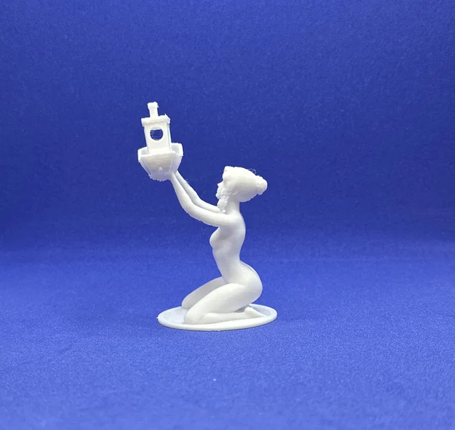 Mô hình nghệ thuật Women and Benchy trang trí bàn làm việc - Image 3