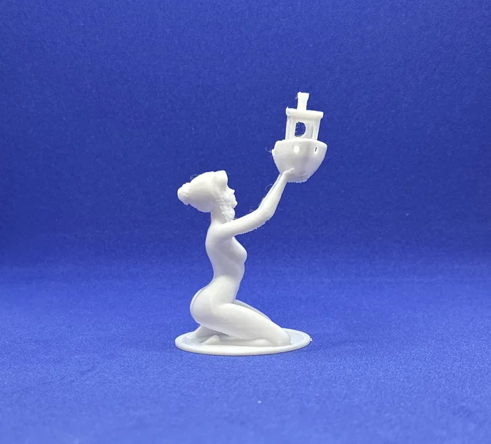 Mô hình nghệ thuật Women and Benchy trang trí bàn làm việc - Image 4