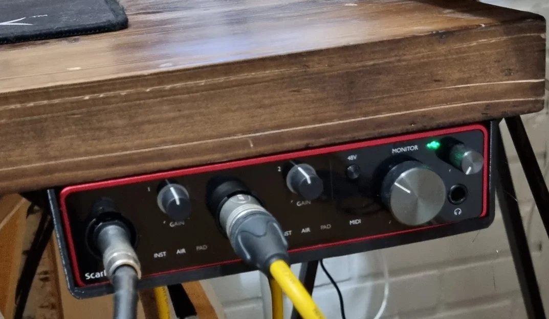 Giá đỡ treo Focusrite Scarlett 4i4 dưới bàn làm việc (3D Model) - Image 1