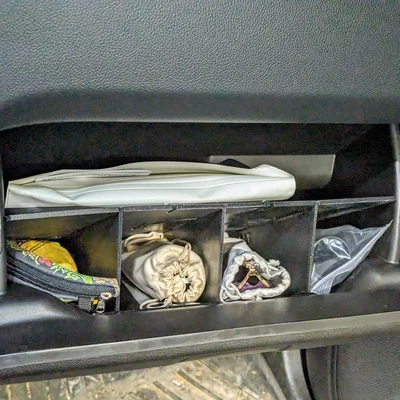 Khay chia ngăn hộc đựng đồ (glovebox) Colorado/Canyon 2015–2022