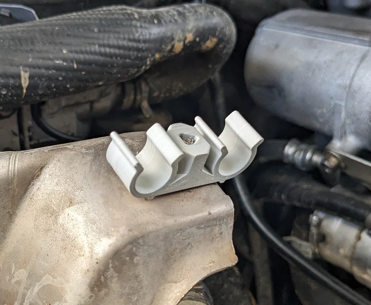 Giá đỡ bình nước phụ BMW / Land Rover Discovery 2 TD5 (17111719190) - Image 1