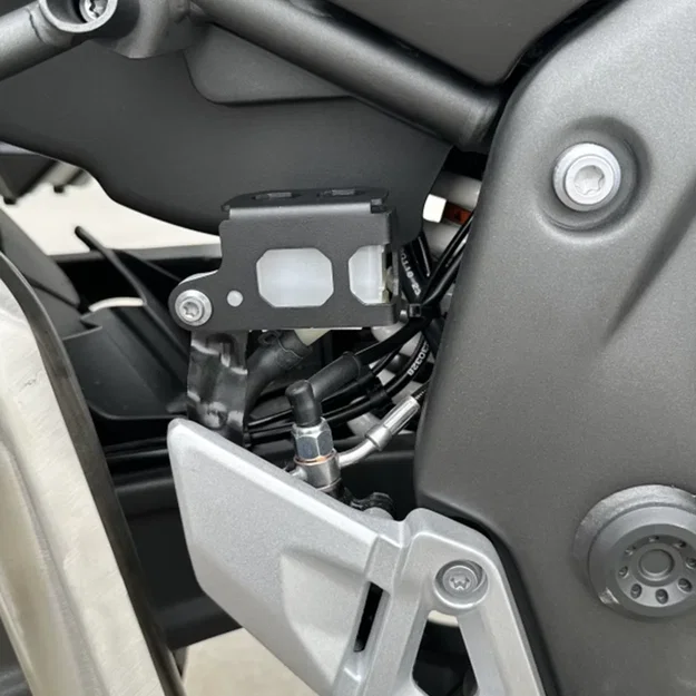Ốp bảo vệ bình dầu phanh cho VOGE Valico 525DSX - Phụ kiện xe độ - Image 1