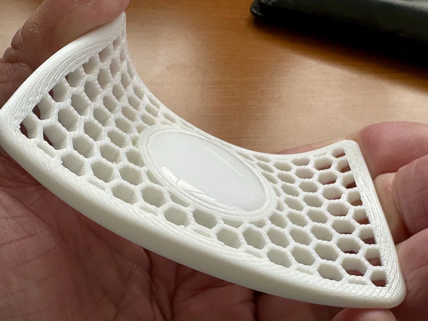 Giá đỡ AirTag siêu mỏng cho ví - Thiết kế dẻo TPU tối ưu - Image 1