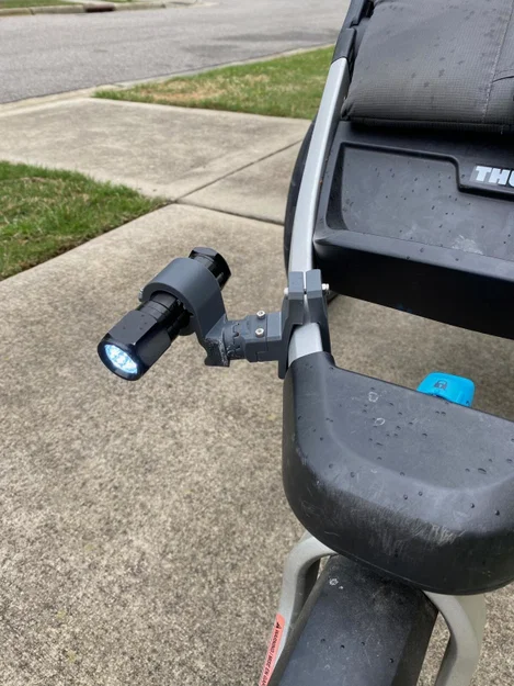 Thule Urban Glide 2 - Ngàm gắn đèn pin - Image 1