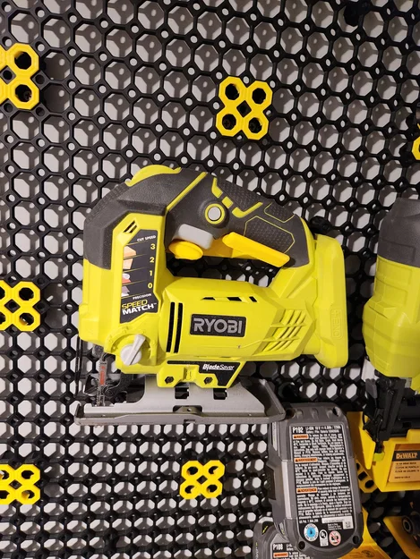 Giá treo máy cưa lọng Ryobi cho hệ thống Multiboard gọn gàng - Image 1