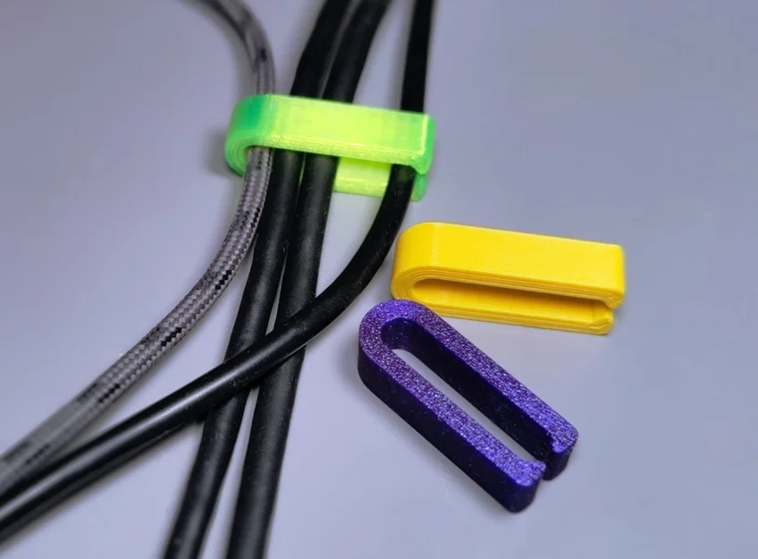 Kẹp giữ dây cáp USB gọn gàng - Mô hình in 3D đơn giản hiệu quả - Image 1