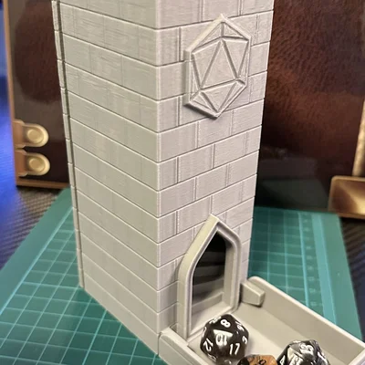 DM Screen Dice Tower II - Tháp đổ xúc xắc kẹp DM Screen (Print-in-place)