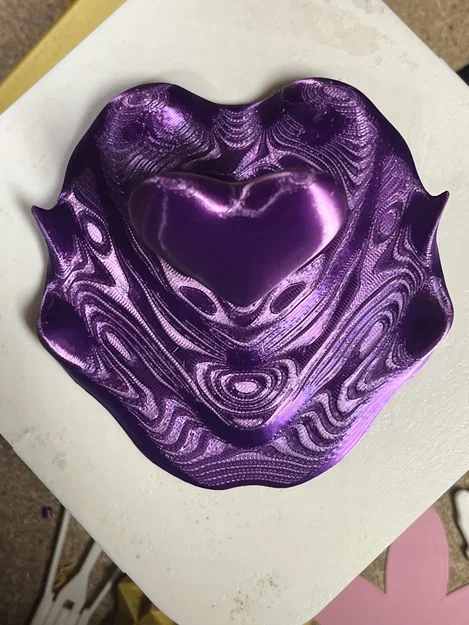Tượng “Heart Drop” cho ngày Valentine - Image 3