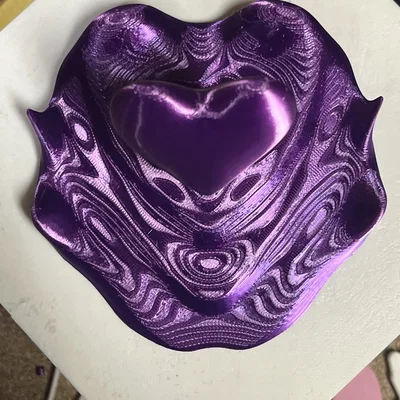 Tượng “Heart Drop” cho ngày Valentine