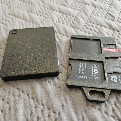 Hộp đựng thẻ nhớ SD và MicroSD nhỏ gọn, tiện lợi cho nhiếp ảnh gia