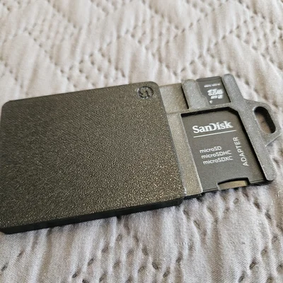 Hộp đựng thẻ nhớ SD và MicroSD nhỏ gọn, tiện lợi cho nhiếp ảnh gia