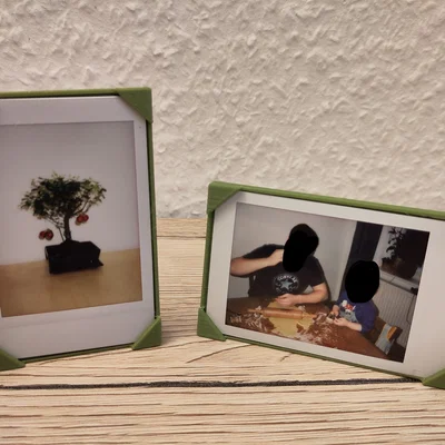 Kệ đỡ ảnh Polaroid (Polaroid Picture Stand)