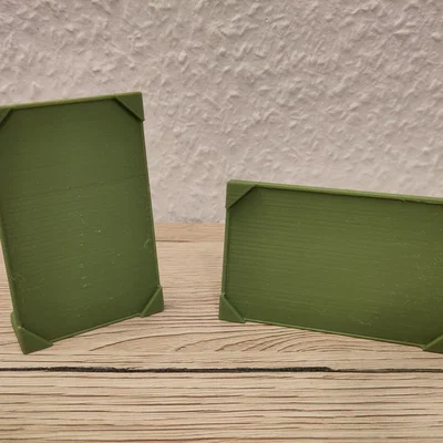 Kệ đỡ ảnh Polaroid (Polaroid Picture Stand)