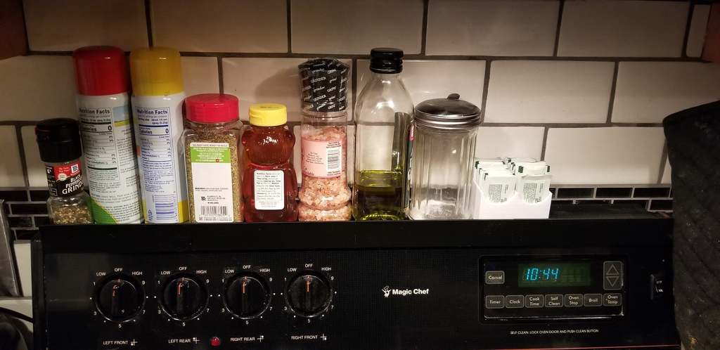 Kệ/khay gia vị gắn kẹp lên bếp (Stove mounted spice rack/shelf) - Image 1