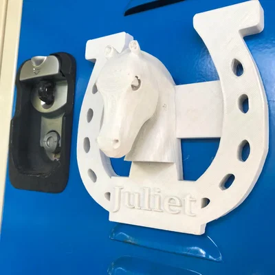 Bảng tên hình móng ngựa 3D độc đáo cho học sinh