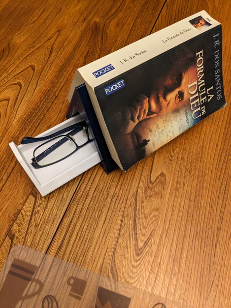 Kệ đỡ sách (book holder) tam giác có ngăn giấu kính - Image 2