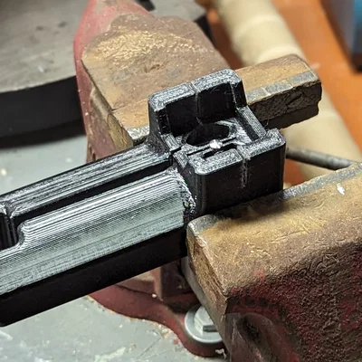 Jig Cưa Tạo Rãnh Axle cho Xe Pinewood Derby