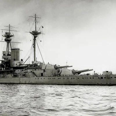 Mô hình thu nhỏ thiết giáp hạm dreadnought hạng R (R class)