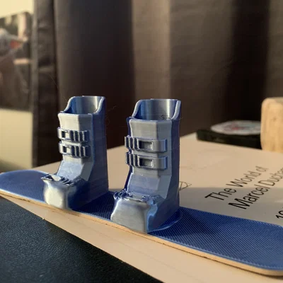 Finger Snowboard (ván trượt tuyết cho ngón tay)