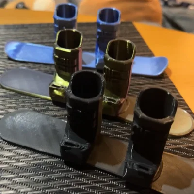 Finger Snowboard (ván trượt tuyết cho ngón tay)
