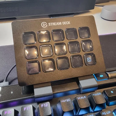 Giá đỡ Stream Deck dành riêng cho bàn phím Corsair K100 RGB
