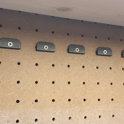 Móc treo thùng bia (Beer crate hanger)