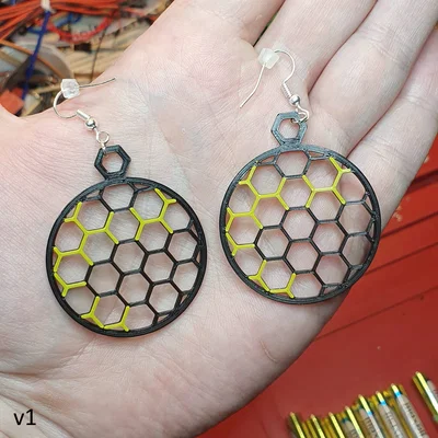 Bông tai tổ ong (Honeycomb earrings)