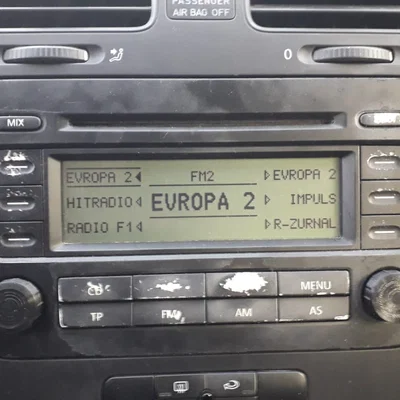 Núm vặn radio cho Volkswagen Golf V (2003–2009)
