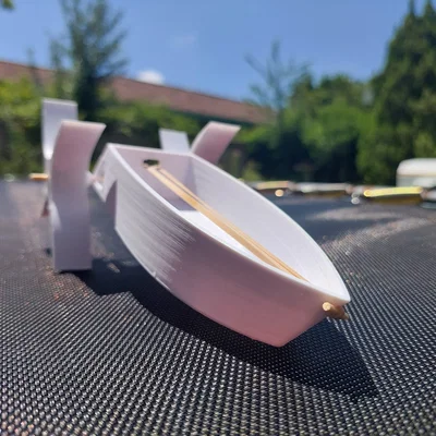 Mô hình thuyền đồ chơi in 3D chạy bằng dây thun thú vị