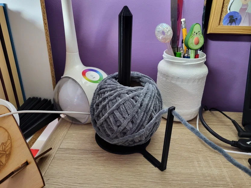 Giá đỡ cuộn len 3D (Yarn holder) giúp đan móc tiện lợi - Image 1